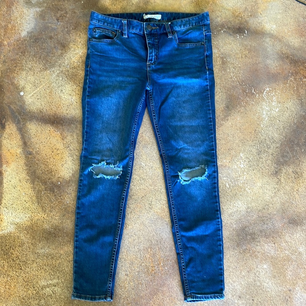 🌟Free People - blue knee ripped jeans